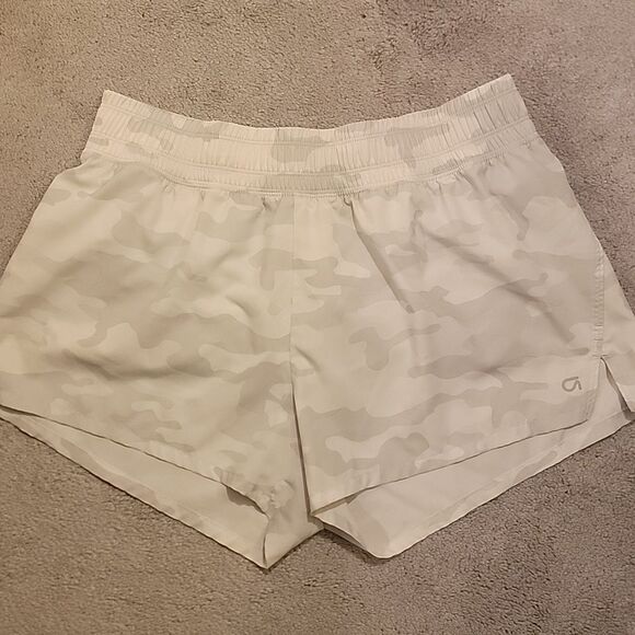 GAP Pants - Women's Camouflage Shorts Sz Med